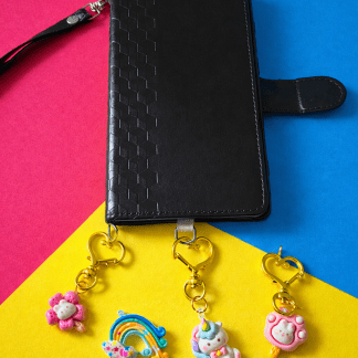 Charms para teléfono personalizados.